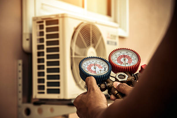Professional Hvac technician working in Hamilton, AL
